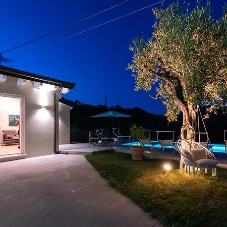 Villa Dimora Campo Delle Mura 4&2, Emma