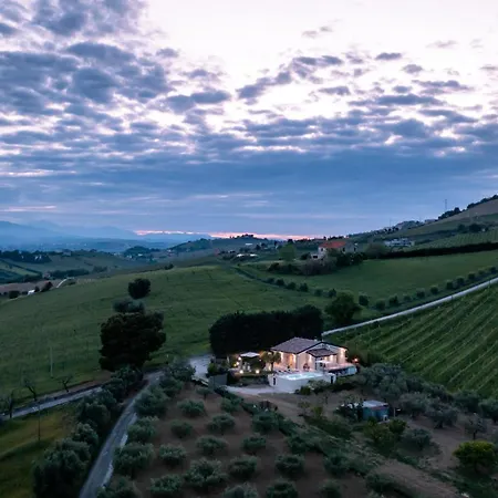 Dimora Campo Delle Mura 4&2, Emma Acquaviva Picena